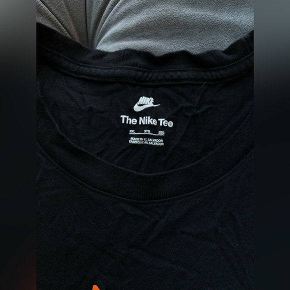 Nike Summer Hoops T-Shirt | Closet Label #136.) - Picture 5 of 5